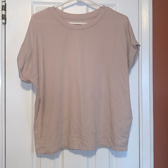 Banana Republic Tops - Banana Republic Timeless Intemporel T-Shirt